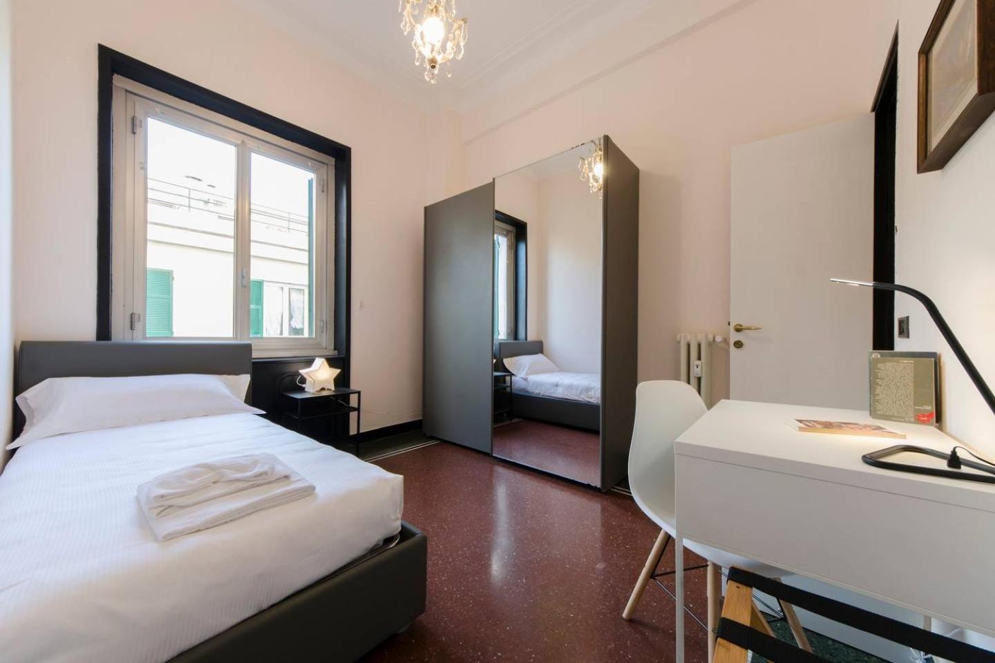 Apartment Joivy Splendid For 8 With Beautiful Seaview Genua